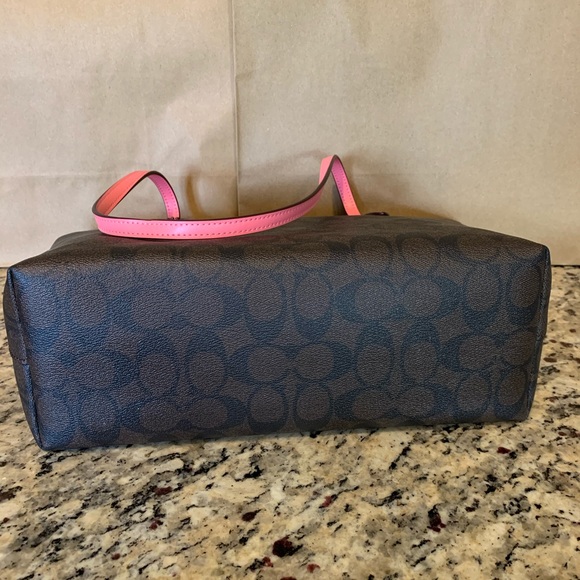 Beautiful Coach tote!! 👜🤎 - Picture 3 of 7